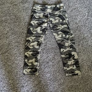 Block out body energy Camo leggings